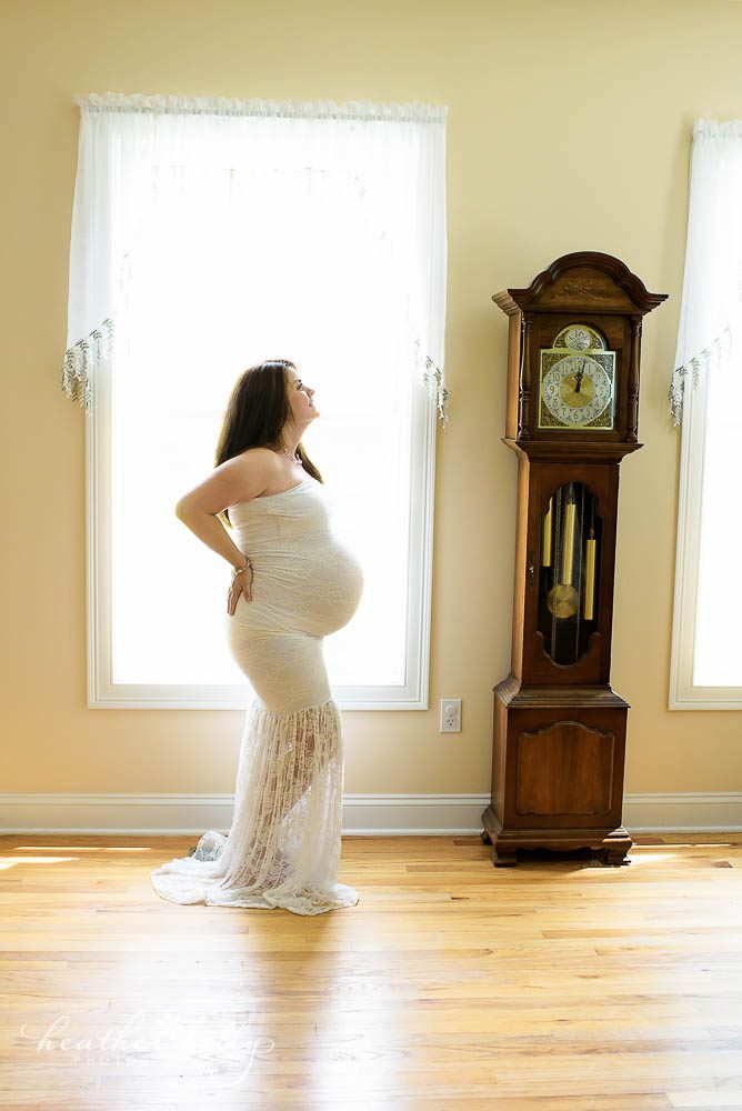 lifestyle maternity session with maternity gown