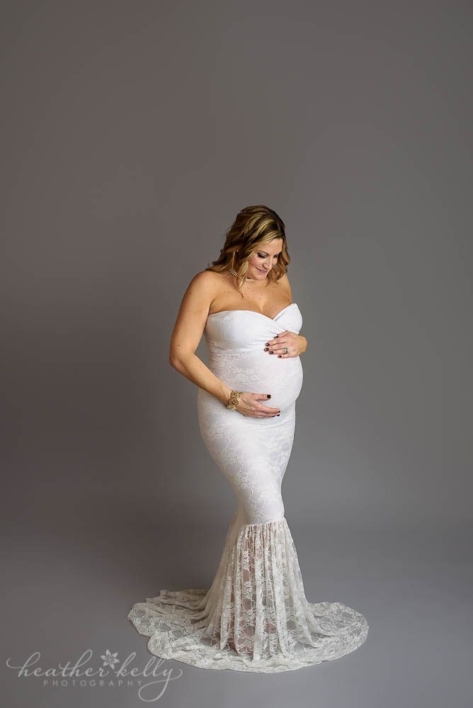 gorgeous mom to be 36 weeks pregnant fairfield county pregnancy photos