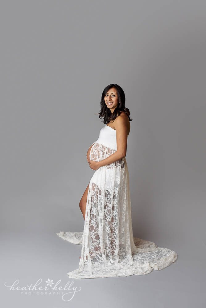 36 weeks pregnant maternity photos of mom in white gown