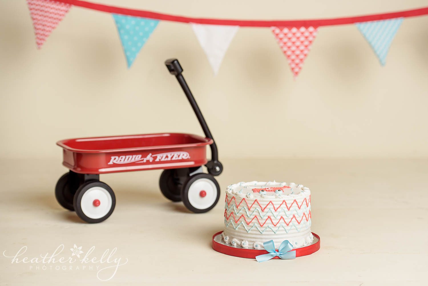 little red wagon cake smash set up. blue, white and red