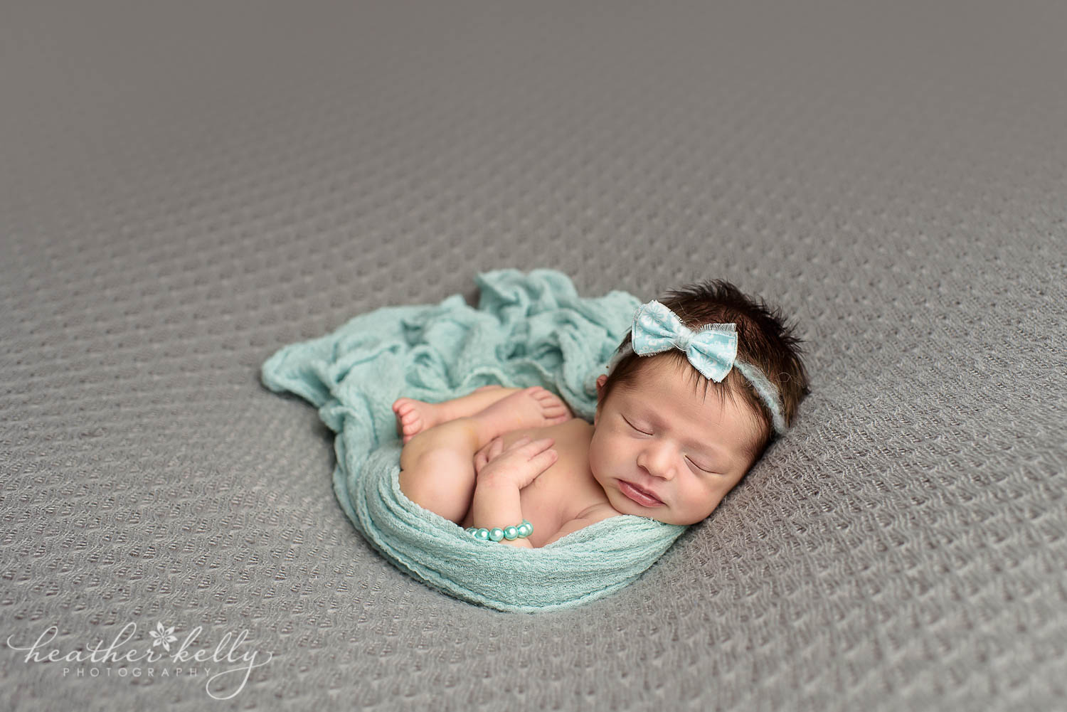 girl back pose wrapped. newborn photography poses