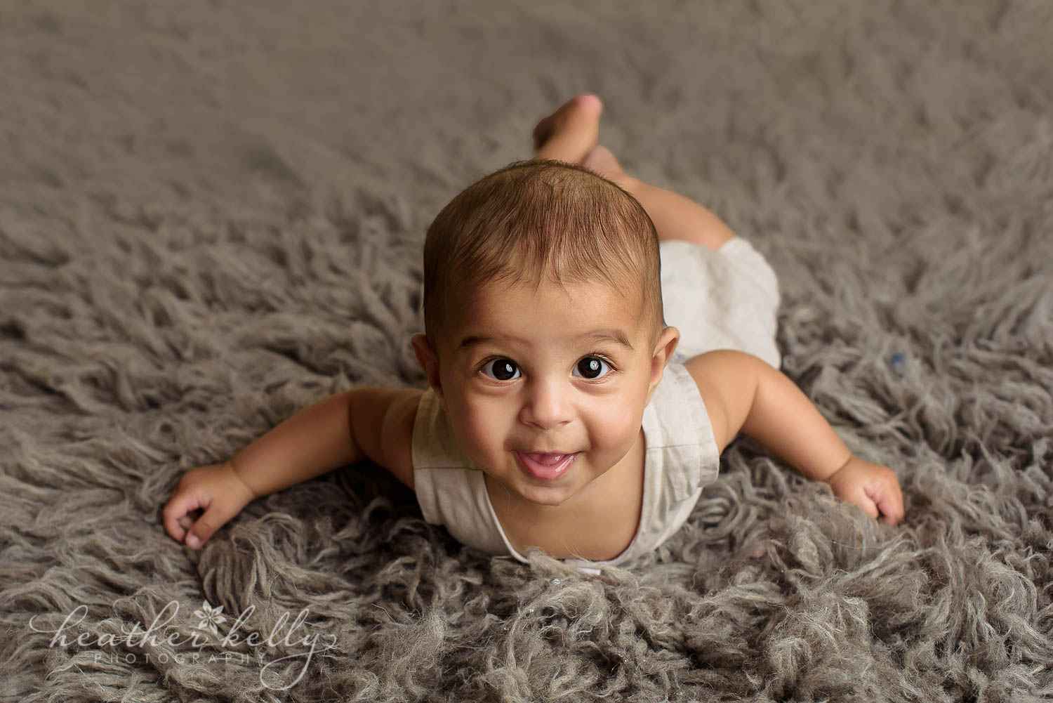 baby boy doing tummy time brookfield baby photography