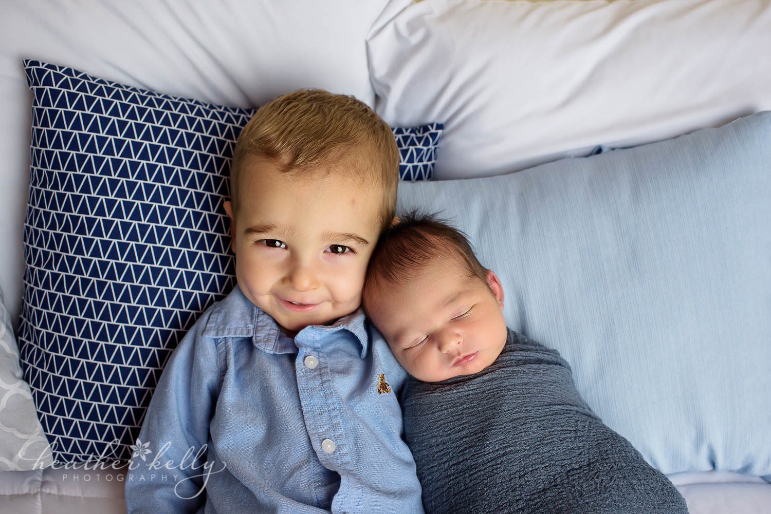 sibling newborn photography on bed danbury ct newborn