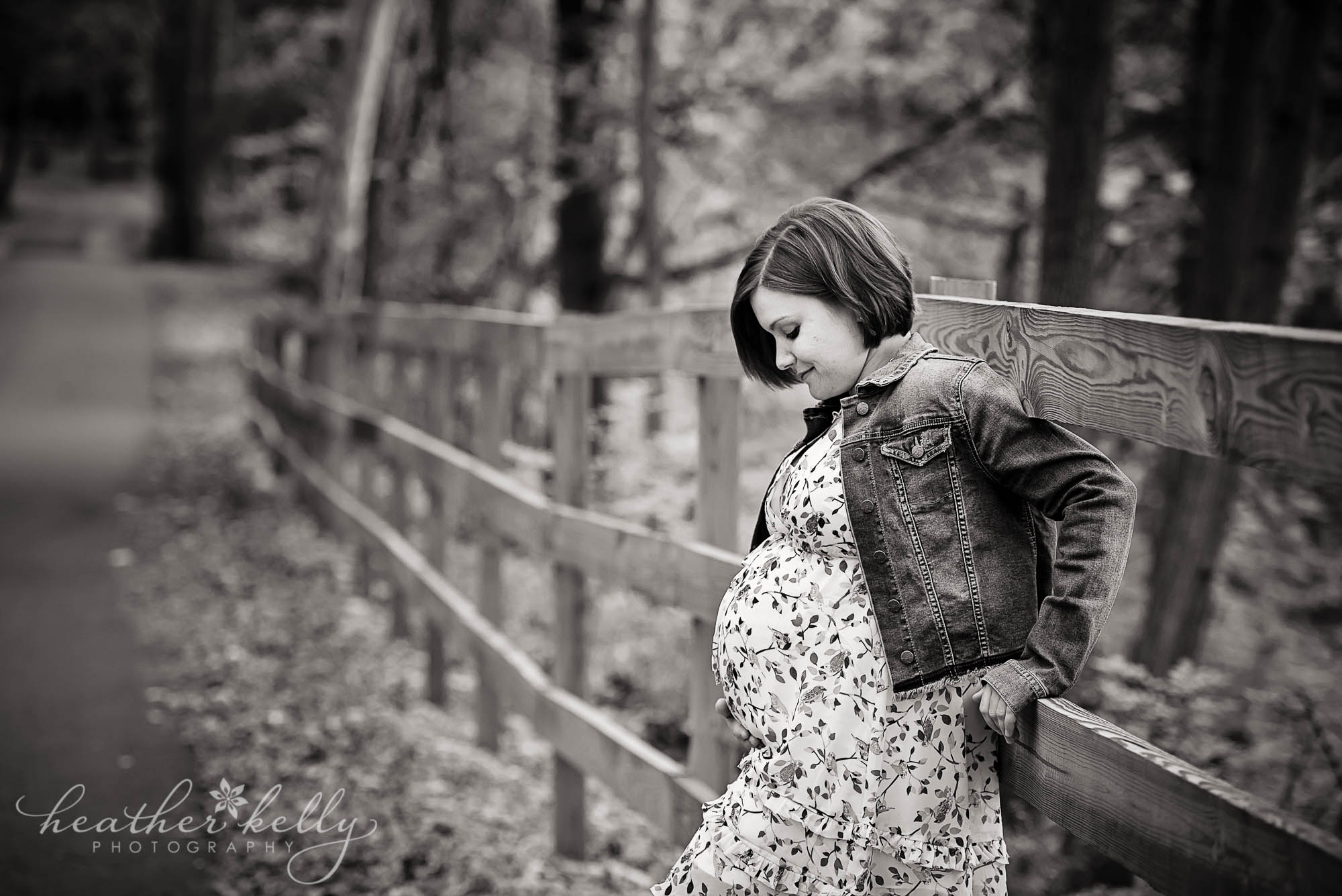 b&w maternity image on fence. new milford maternity family photography