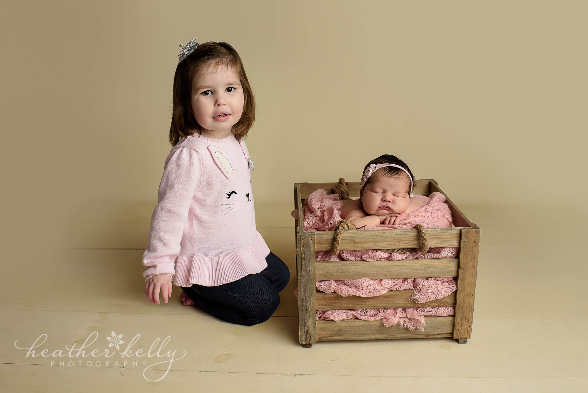 newborn and sibling portraits. southbury newborn girl