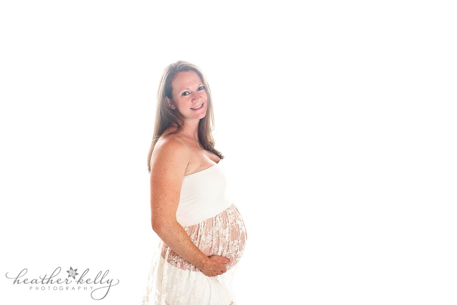 sandy hook maternity photography

pregnant mom to be at 35 weeks in a white lace maternity gown. She is smiling and looking at camera. 