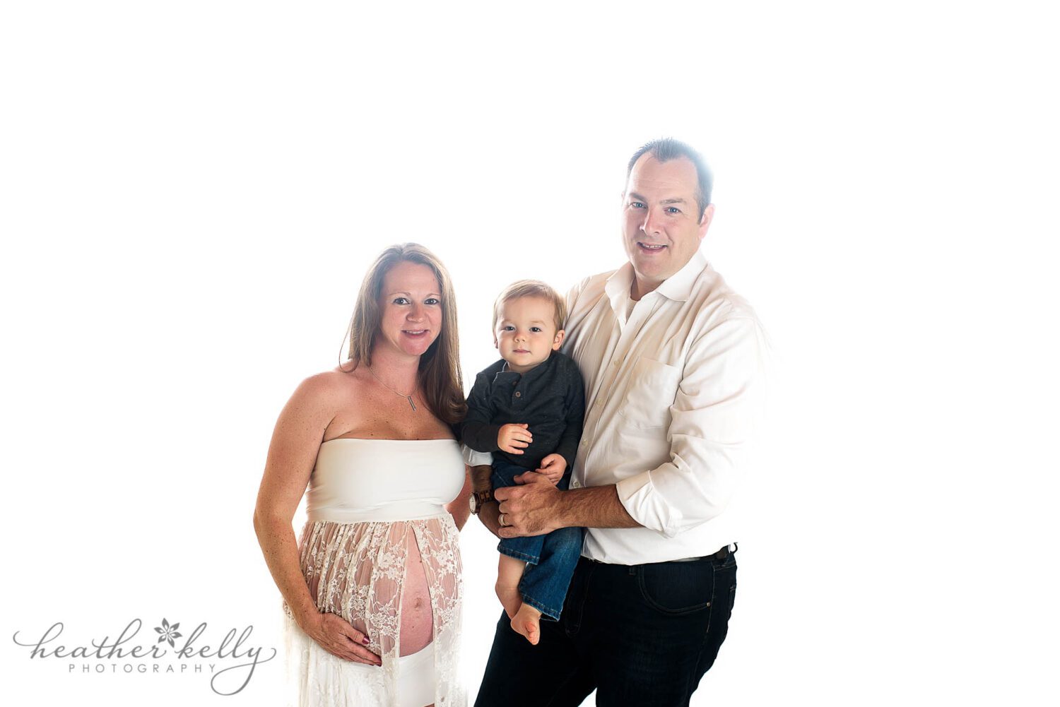sandy hook maternity photography

high key maternity photo of pregnant mom with dad and their 20 month old son. All looking and smiling at the camera. 