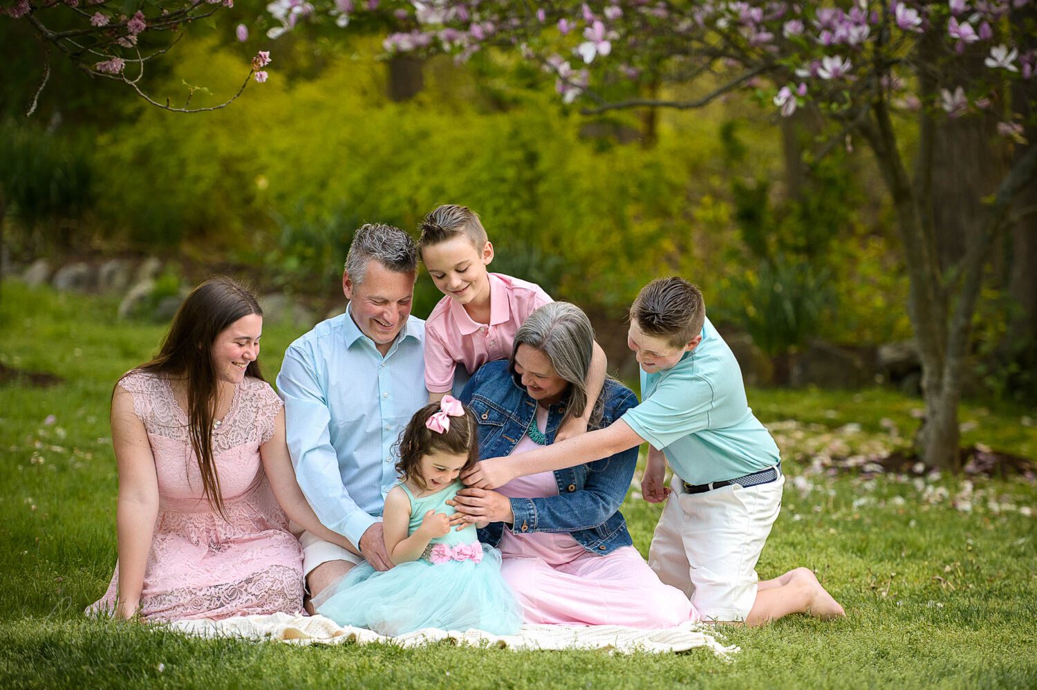 A family of 6 during a family mini session during the springtime in CT